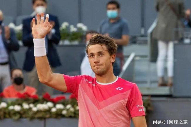 呈现出比以 呈现出比以