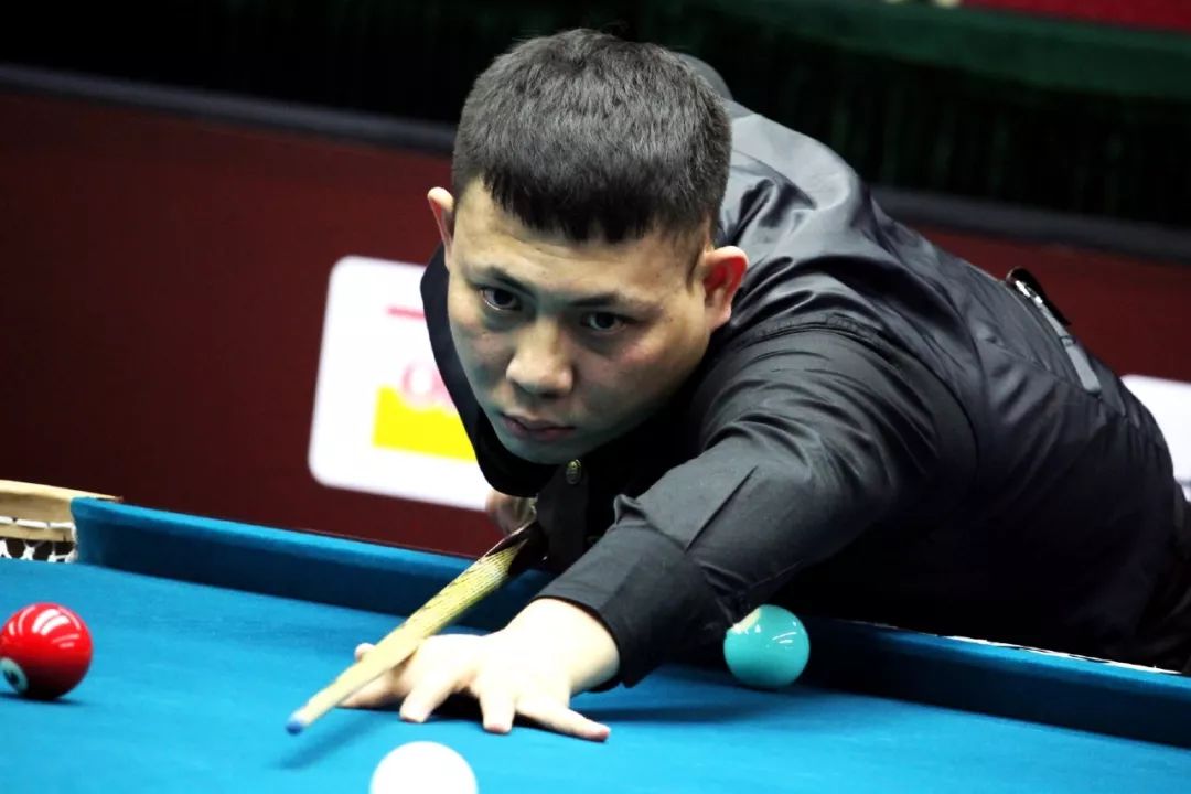 仅展现了球 仅展现了球