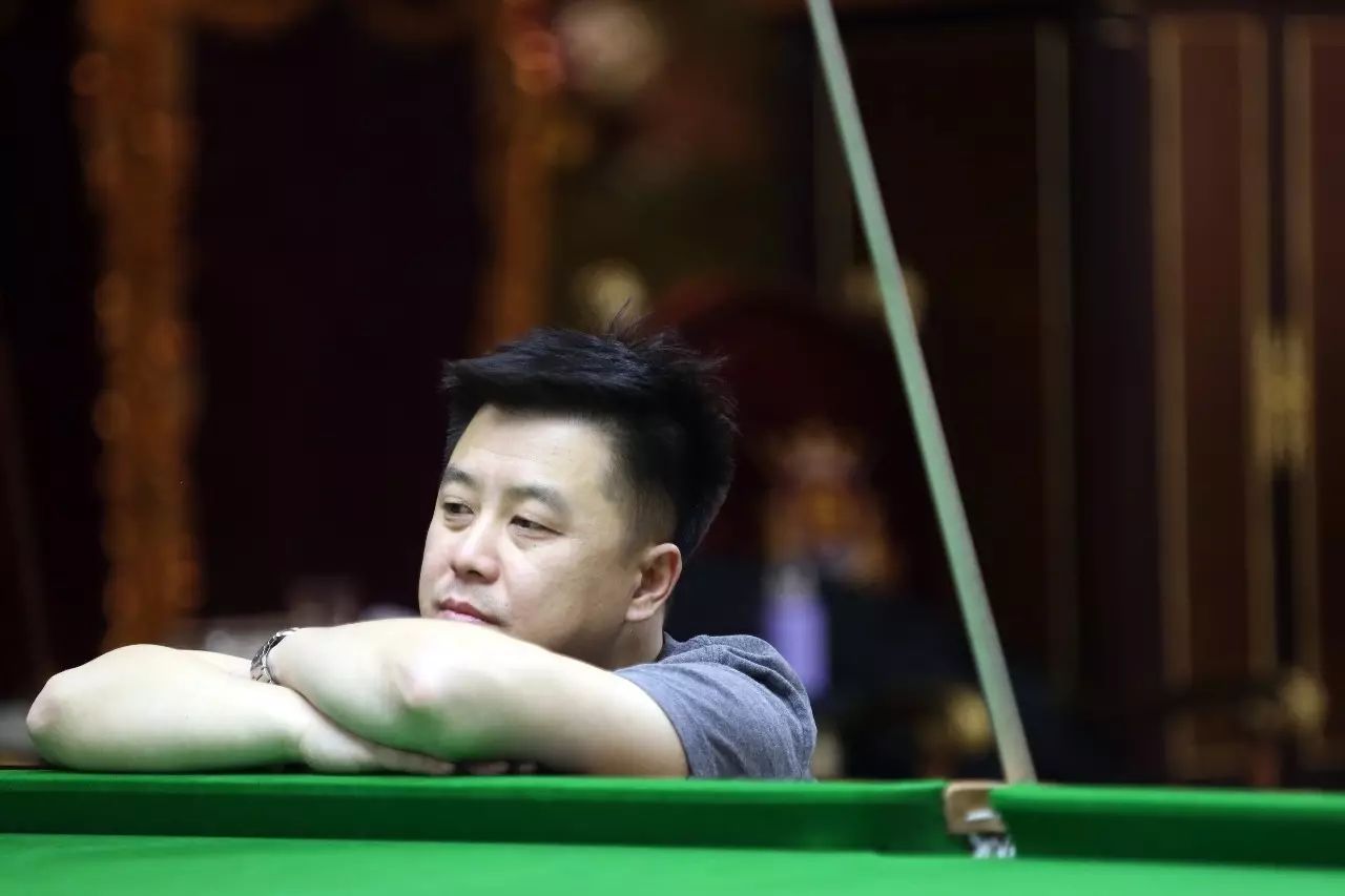 充满竞争的 充满竞争的